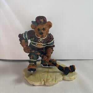 Puck...Slapshot #228305 Boyds Bearstone collection 1997